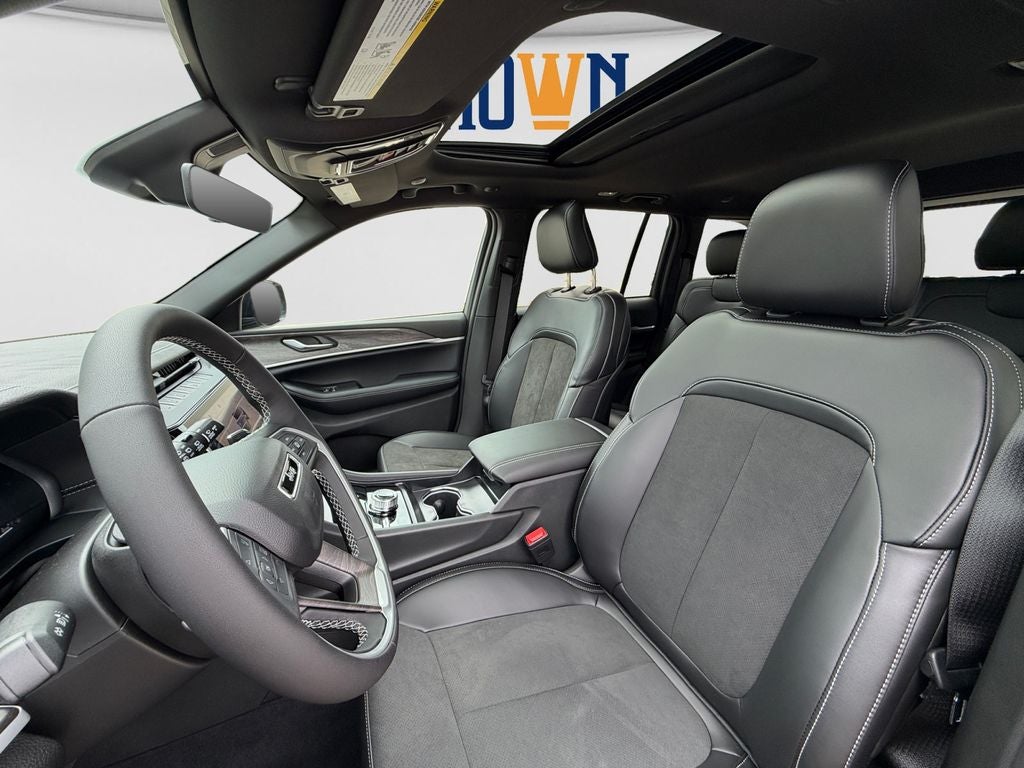 2027 Jeep Grand Cherokee Laredo Altitude