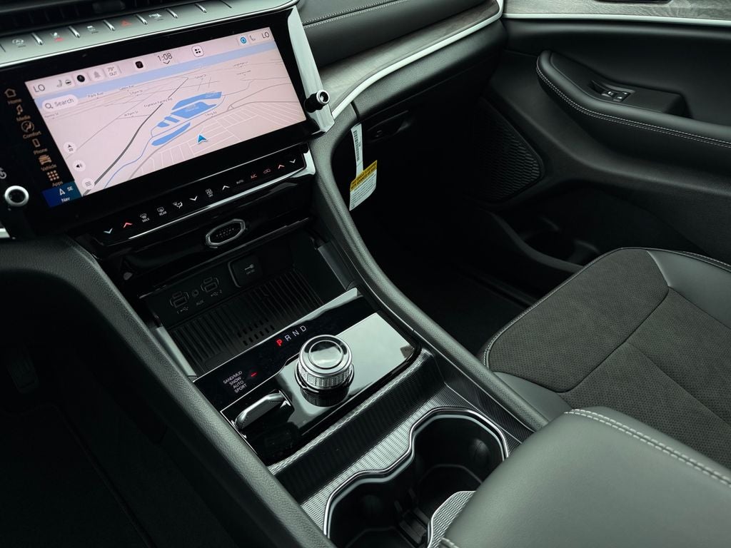 2027 Jeep Grand Cherokee Laredo Altitude