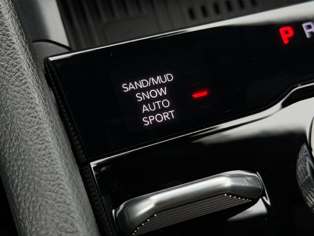 2027 Jeep Grand Cherokee Laredo Altitude