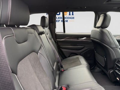 2027 Jeep Grand Cherokee Laredo Altitude