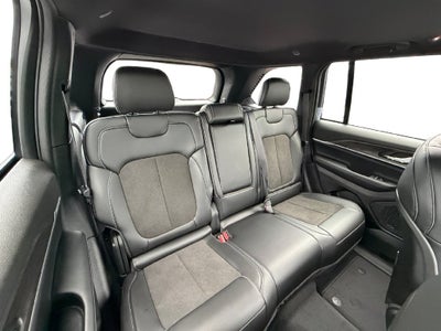 2027 Jeep Grand Cherokee Laredo Altitude