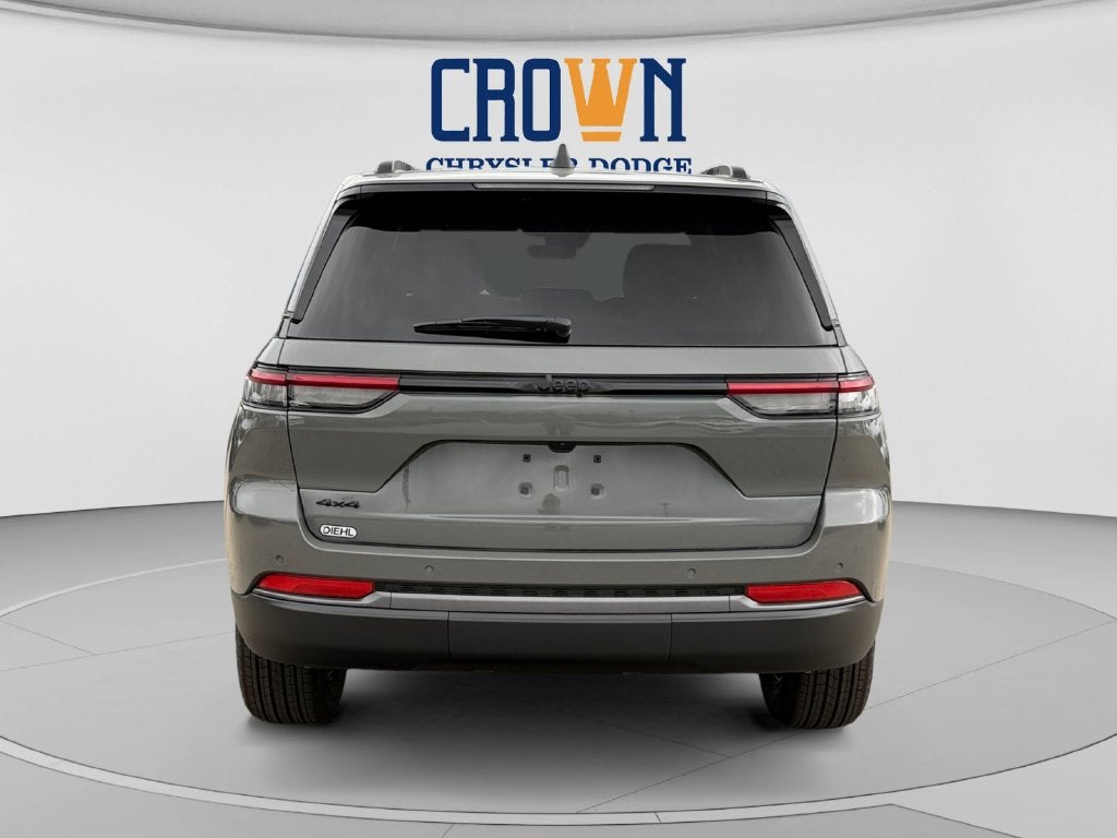 2027 Jeep Grand Cherokee Laredo Altitude