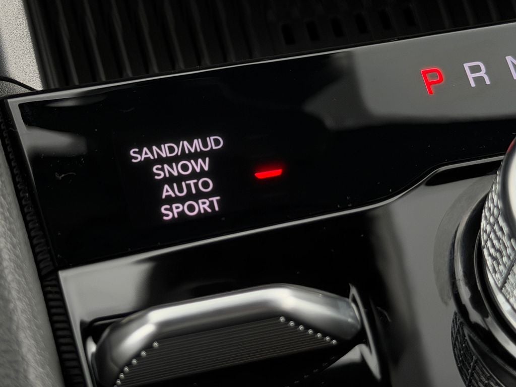 2027 Jeep Grand Cherokee Laredo Altitude