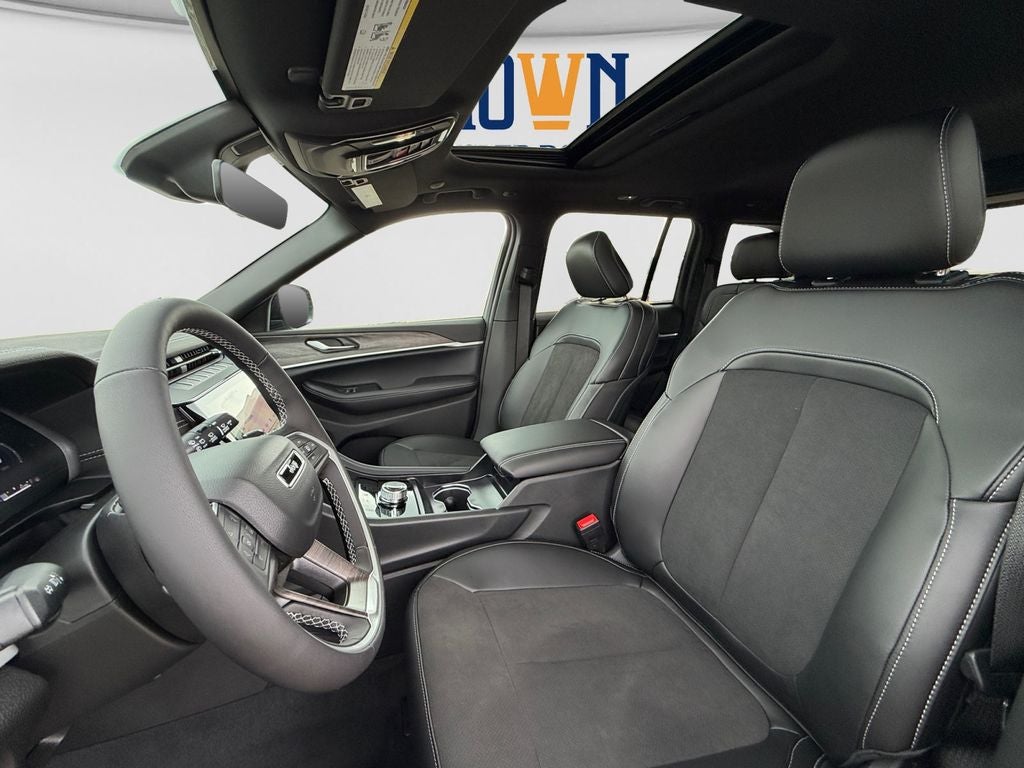 2027 Jeep Grand Cherokee Laredo Altitude