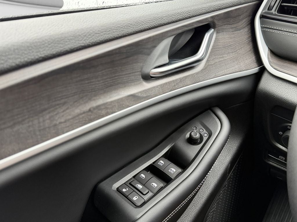 2026 Jeep Grand Cherokee Altitude