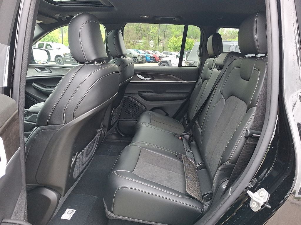 2026 Jeep Grand Cherokee Laredo Altitude