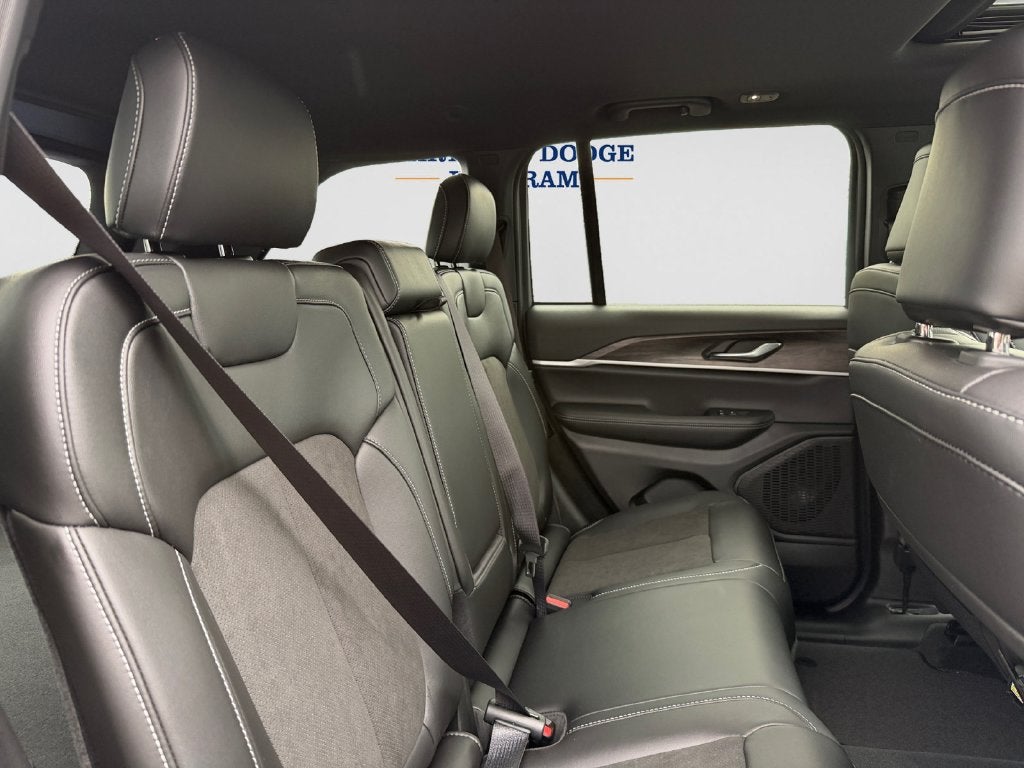 2027 Jeep Grand Cherokee Altitude