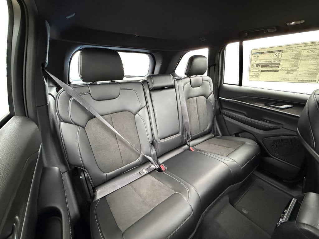 2027 Jeep Grand Cherokee Altitude