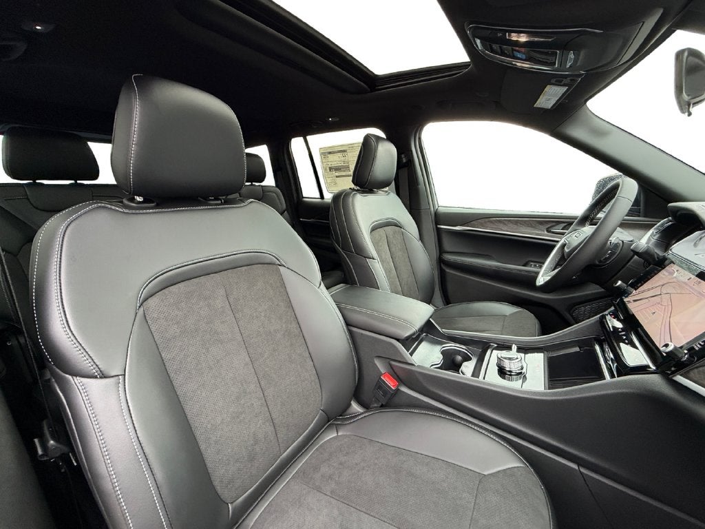 2027 Jeep Grand Cherokee Altitude