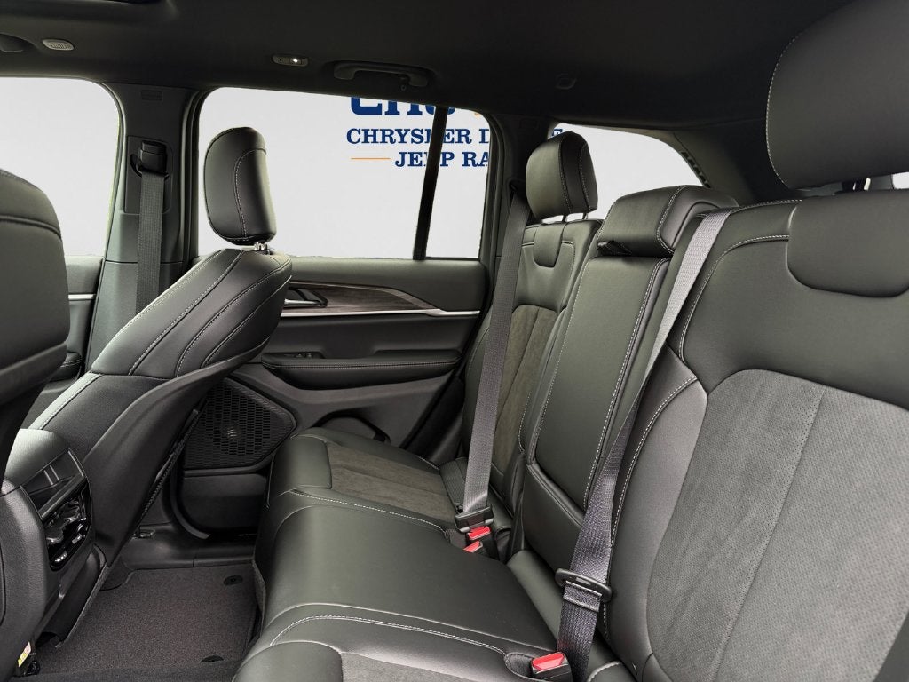 2027 Jeep Grand Cherokee Altitude