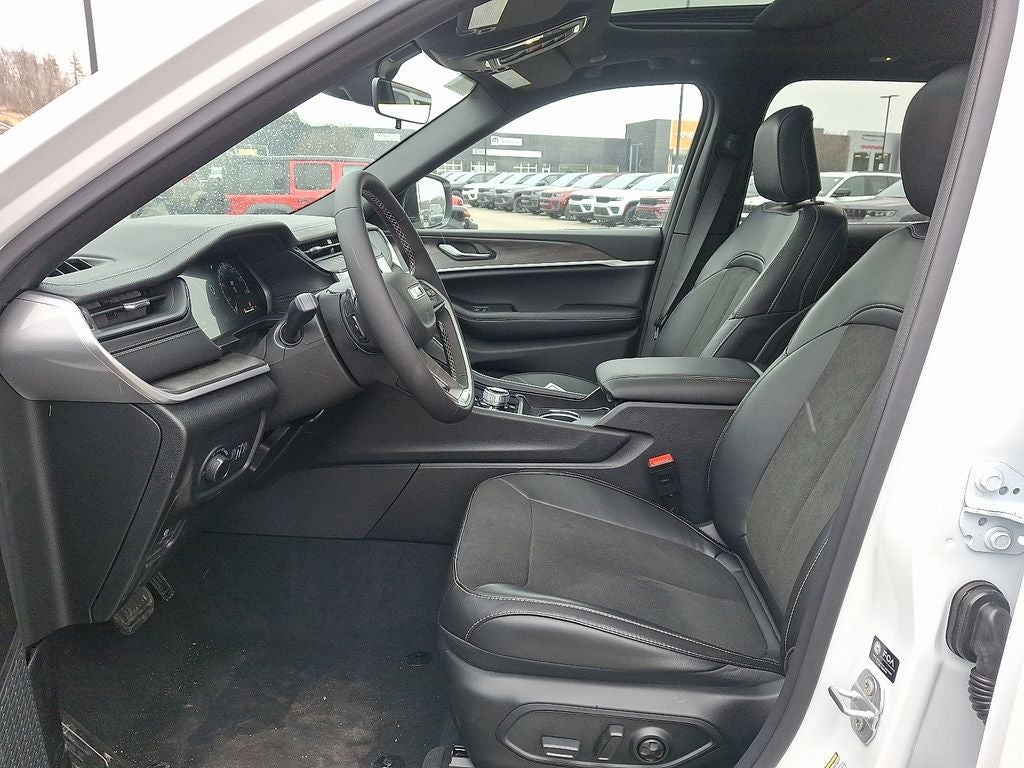 2026 Jeep Grand Cherokee Laredo