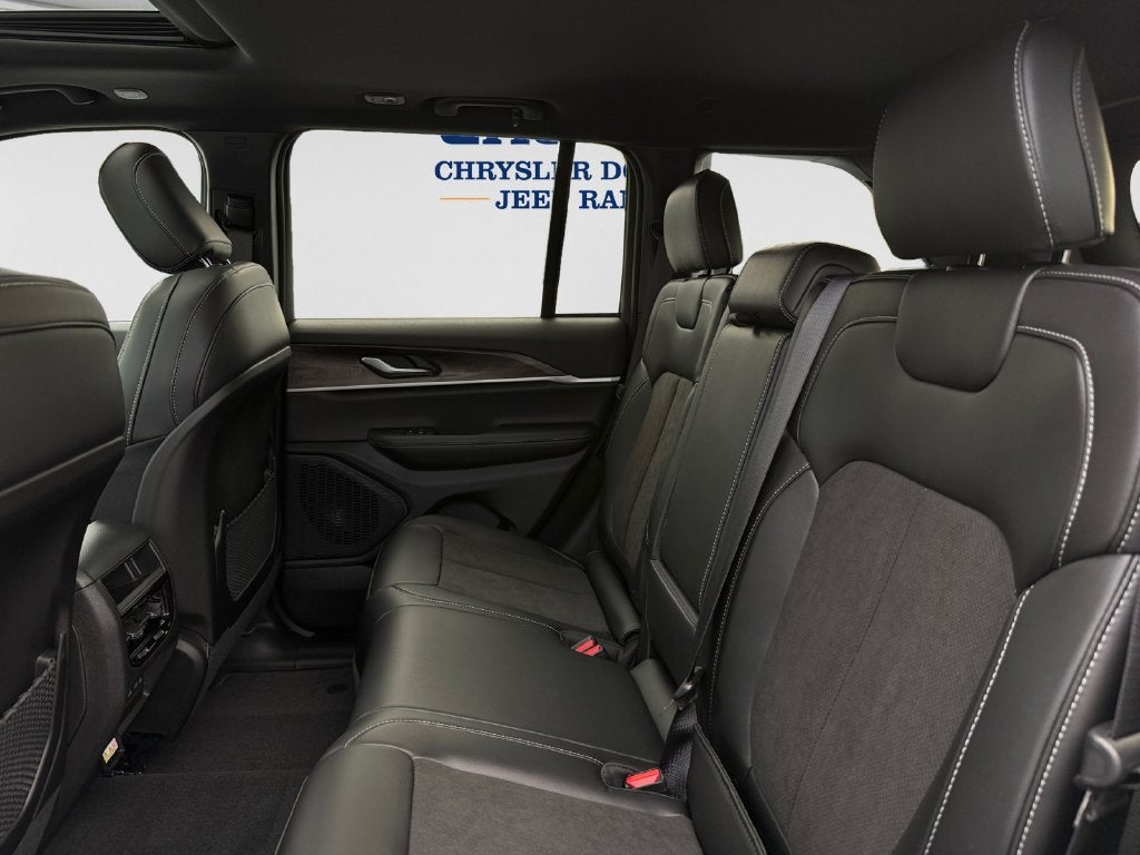 2027 Jeep Grand Cherokee Altitude