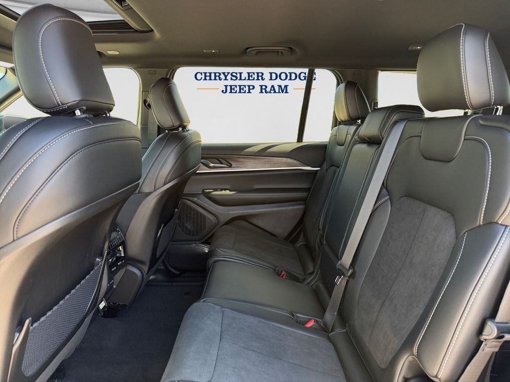 2027 Jeep Grand Cherokee L Laredo Altitude