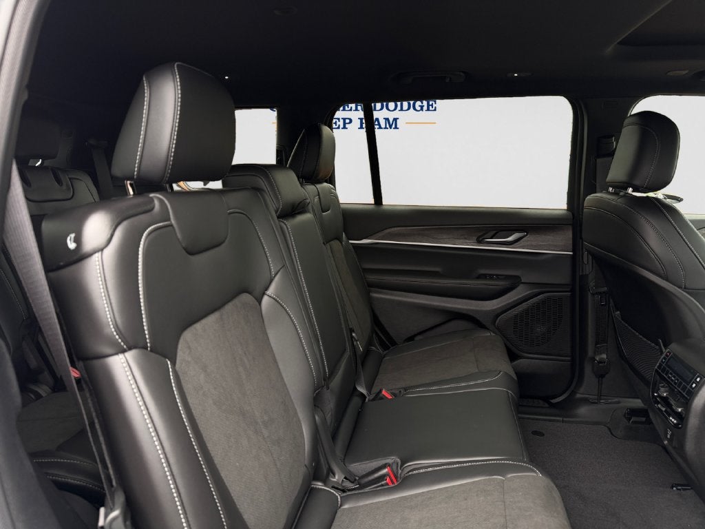 2027 Jeep Grand Cherokee L Laredo Altitude