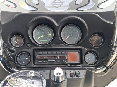 2004 Harley-Davidson FLHTCI Cruiser