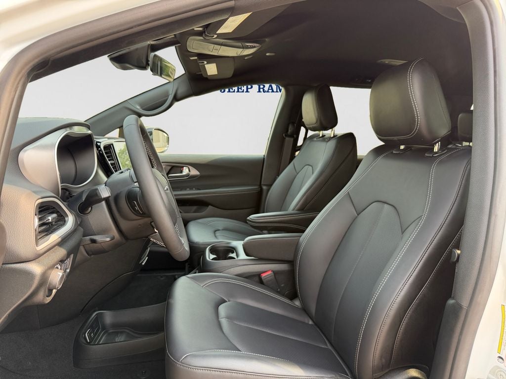 2026 Chrysler Voyager LX