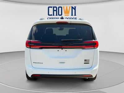 2027 Chrysler Pacifica Select