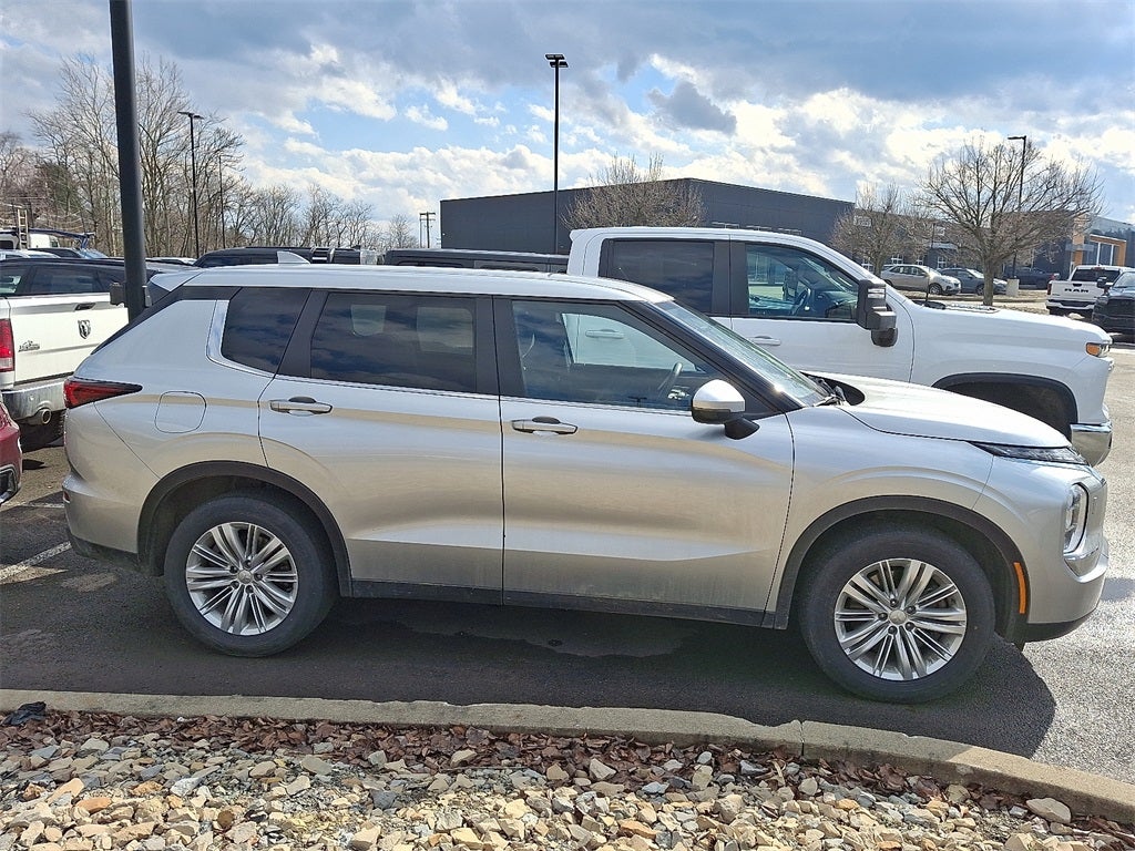 2024 Mitsubishi Outlander ES 4WD