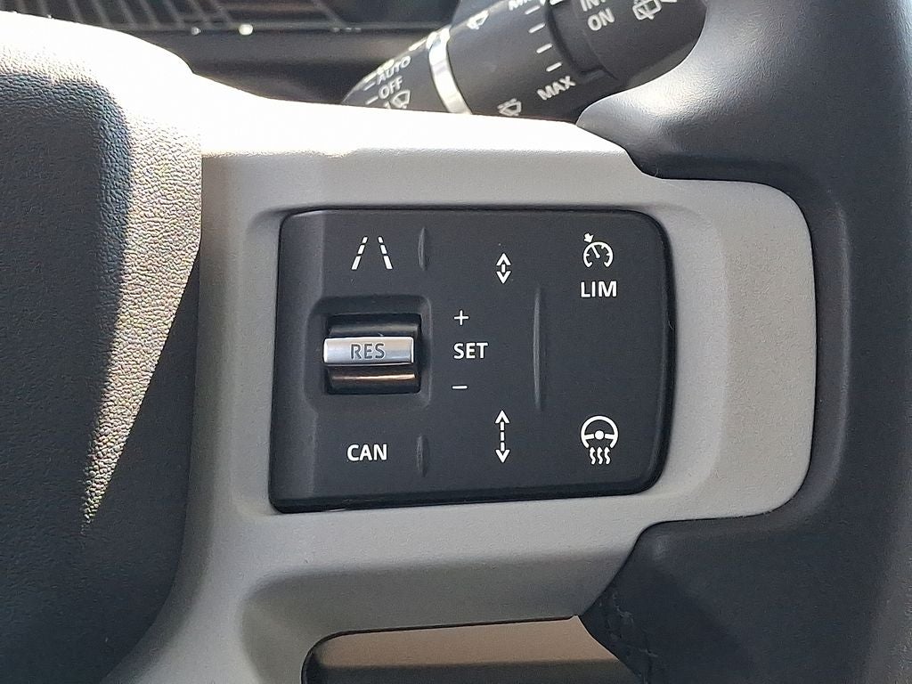 2024 Land Rover Defender 110 X-Dynamic SE