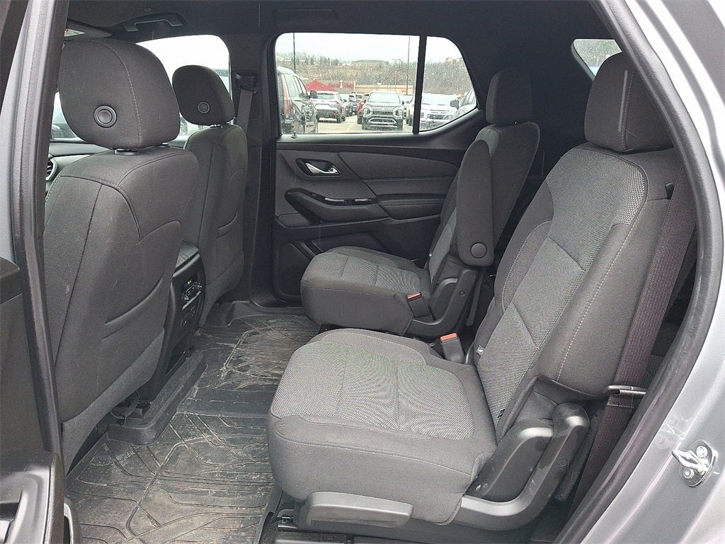 2023 Chevrolet Traverse LT Cloth w/2FL