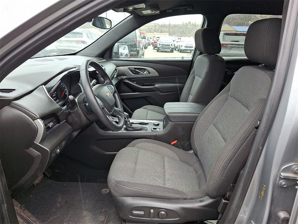2023 Chevrolet Traverse LT Cloth w/2FL
