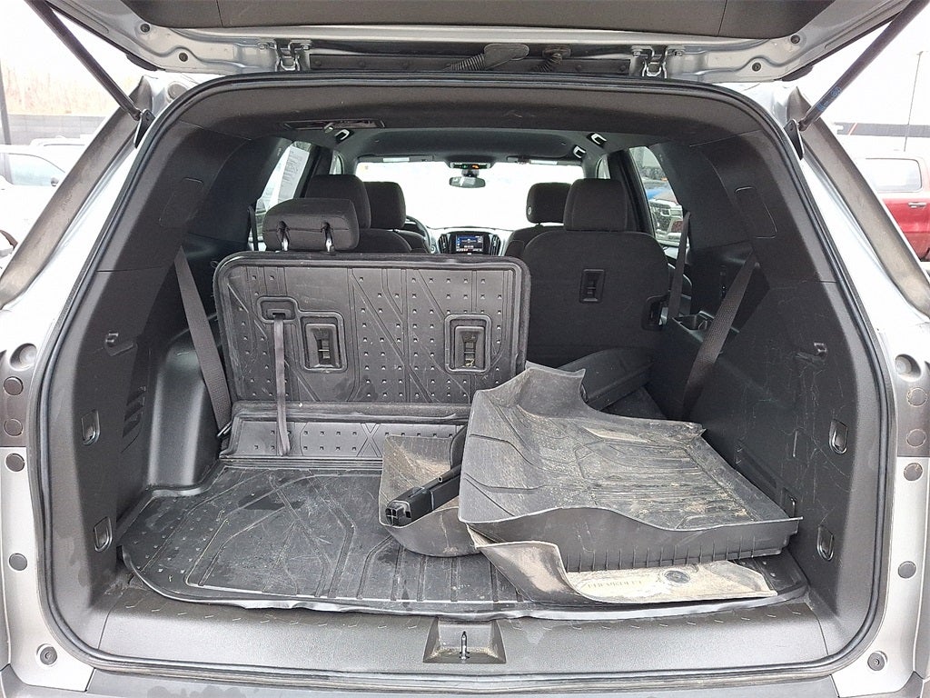 2023 Chevrolet Traverse LT Cloth w/2FL