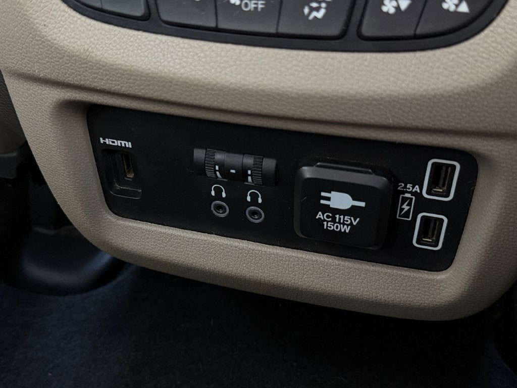 2022 Honda Pilot Touring 8 Passenger