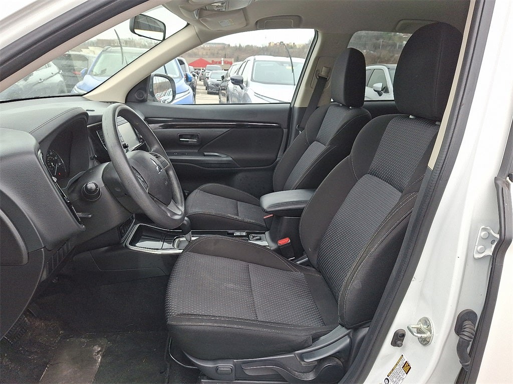 2020 Mitsubishi Outlander ES