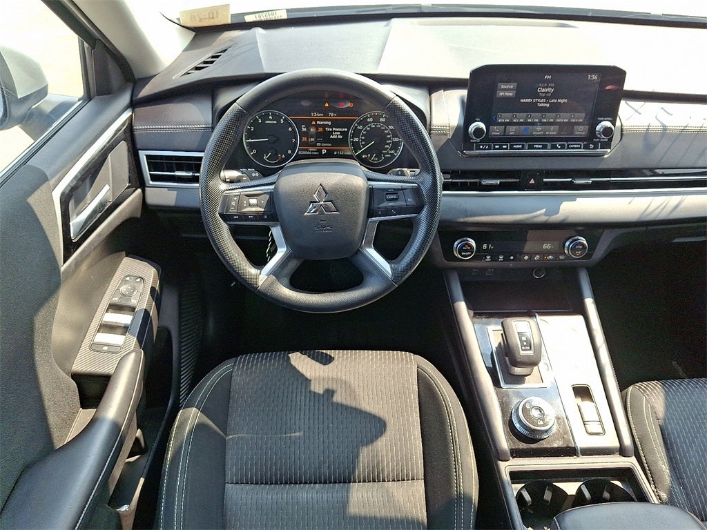 2024 Mitsubishi Outlander ES