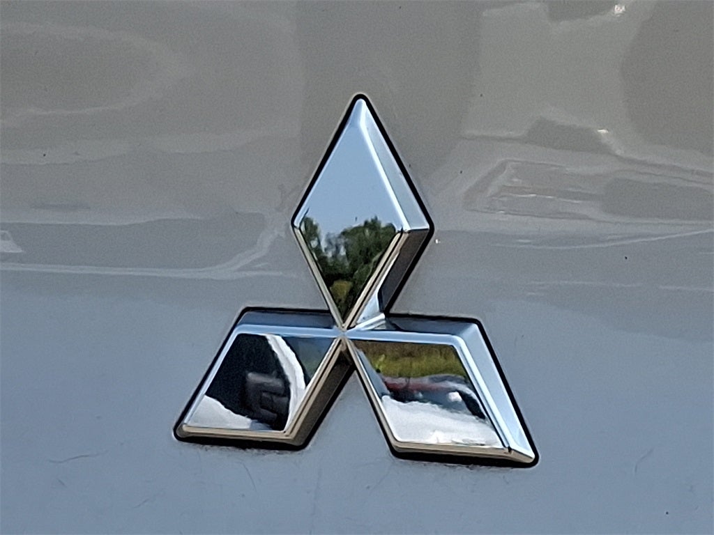 2024 Mitsubishi Outlander ES