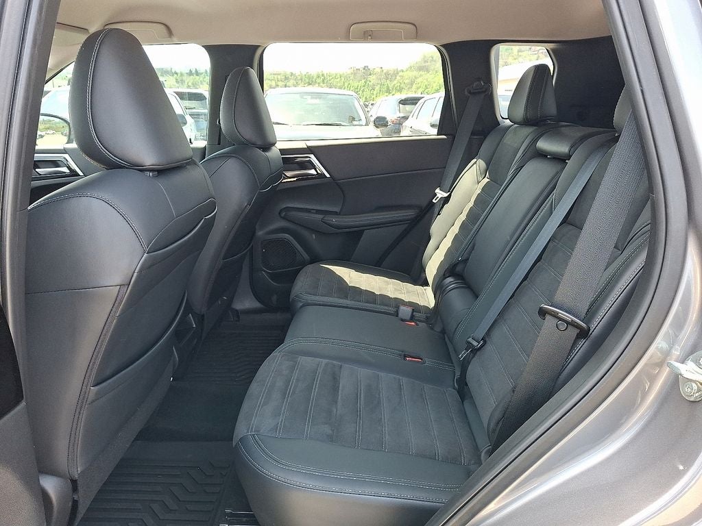 2023 Mitsubishi Outlander SE