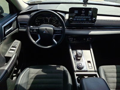 2023 Mitsubishi Outlander SE