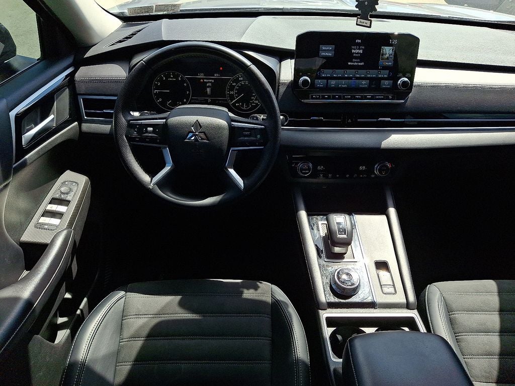 2023 Mitsubishi Outlander SE