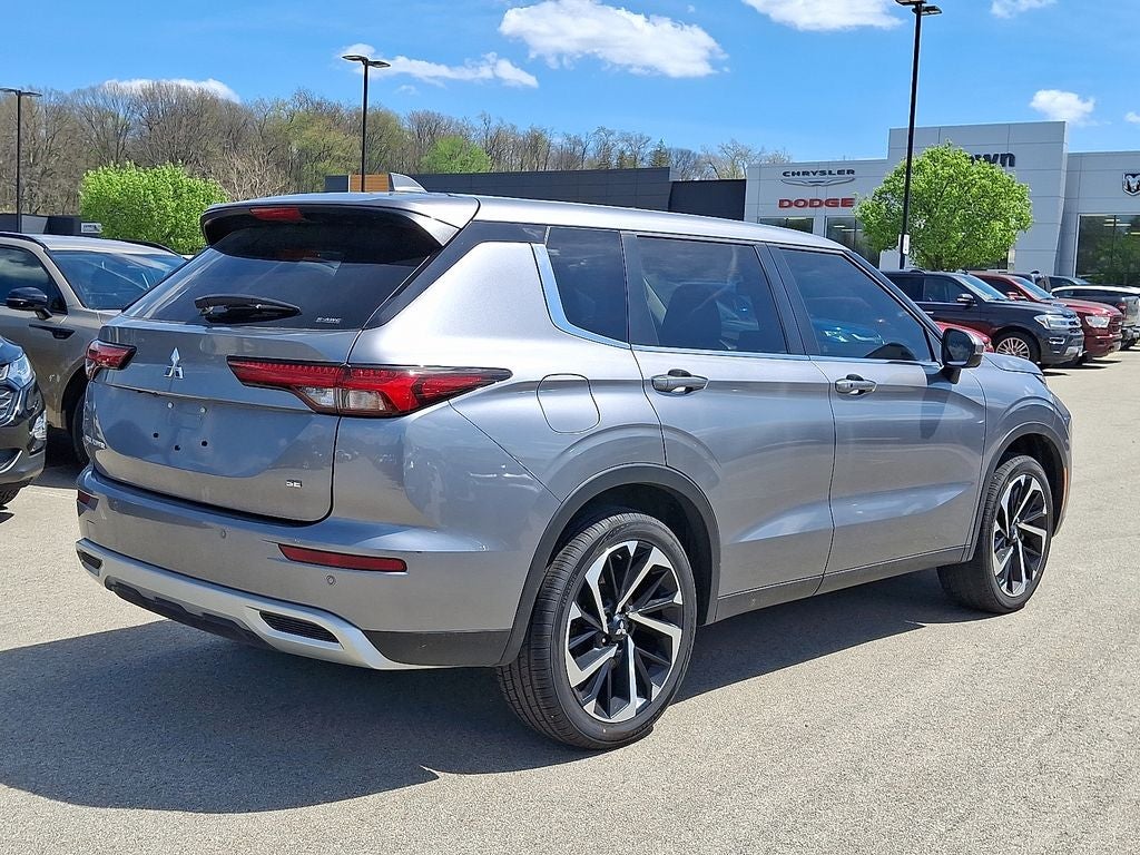 2023 Mitsubishi Outlander SE