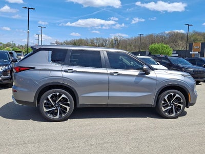 2023 Mitsubishi Outlander SE