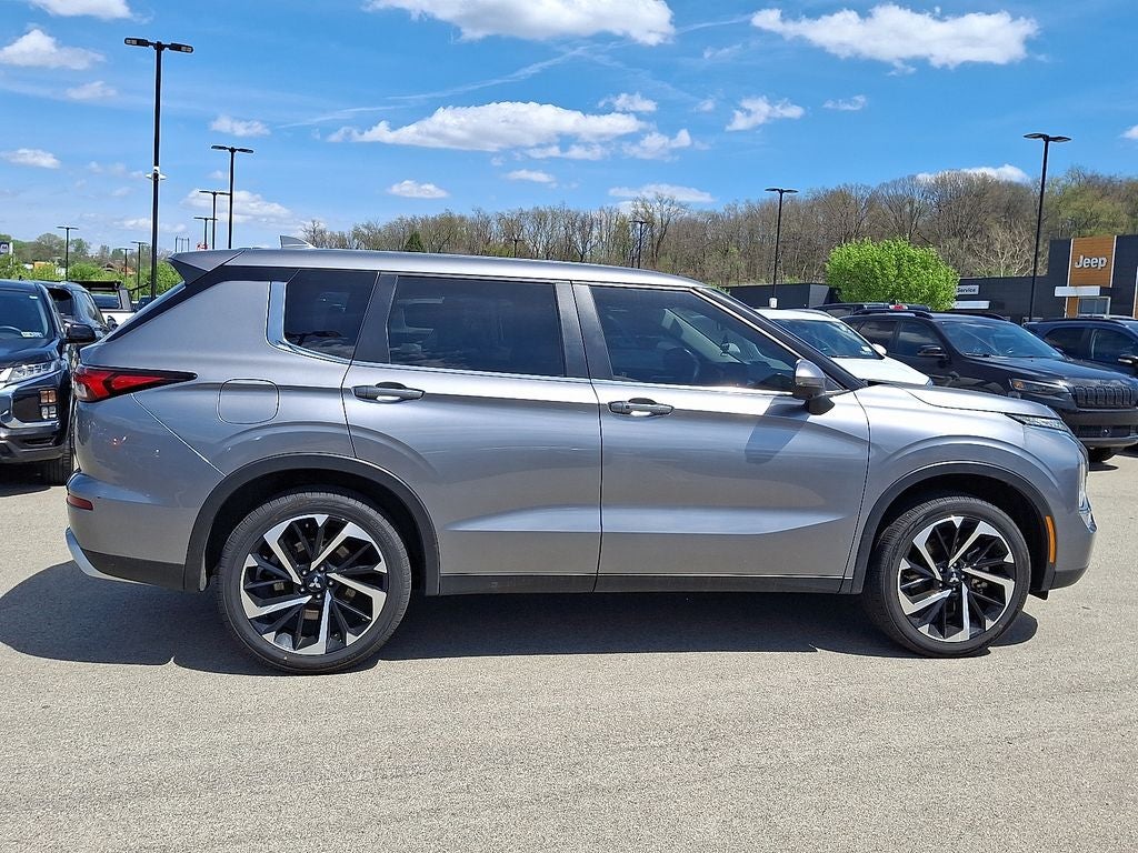 2023 Mitsubishi Outlander SE