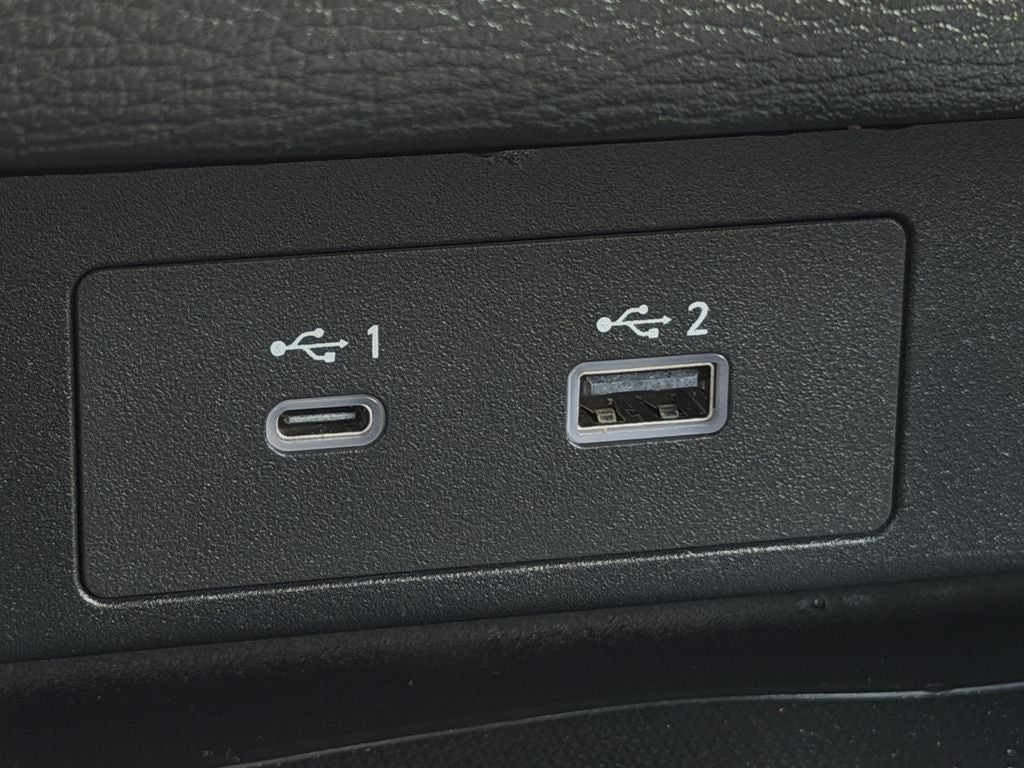2023 Mitsubishi Outlander PHEV SE tech